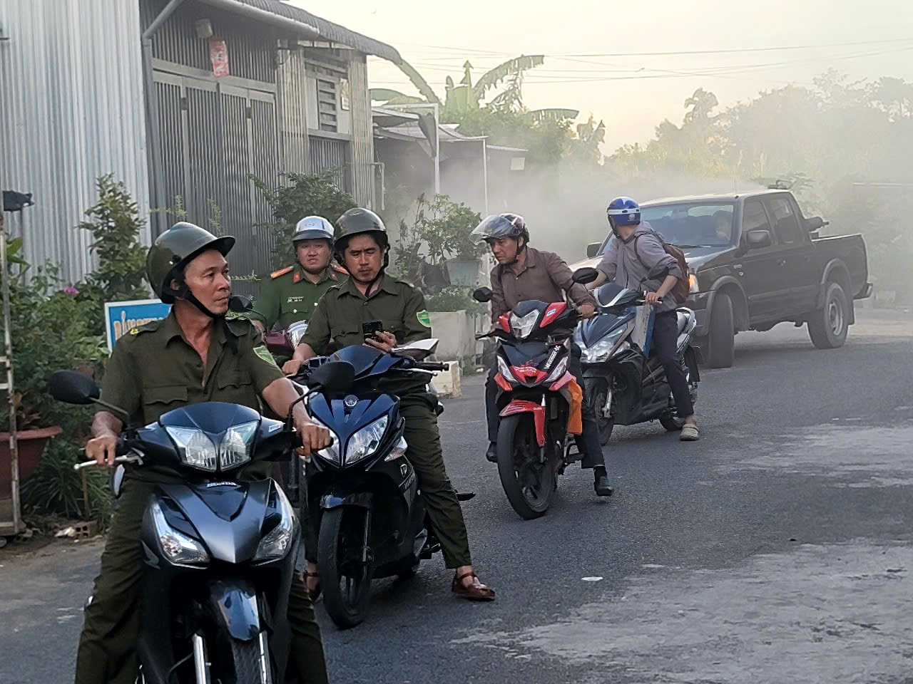 Cần Thơ chủ động diệt lăng quăng, phun hóa chất dập dịch sốt xuất huyết  tại phường Cái Răng