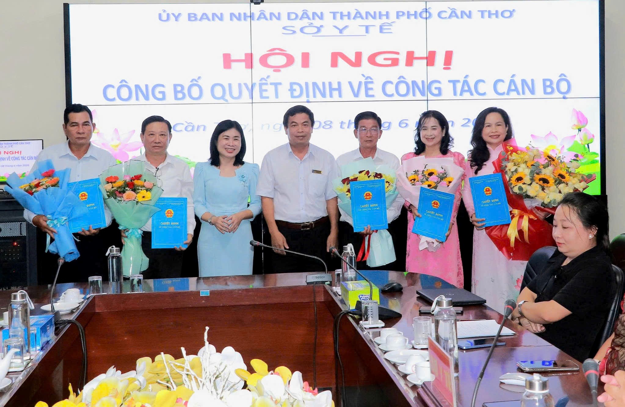 Sở Y tế TP Cần Thơ trao Quyết định về công tác cán bộ