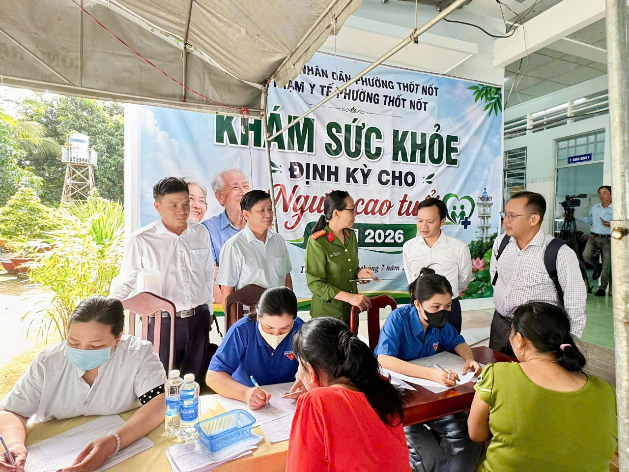 Sở Y tế giám sát công tác triển khai khám sức khỏe định kỳ miễn phí cho người dân tại phường Thốt Nốt
