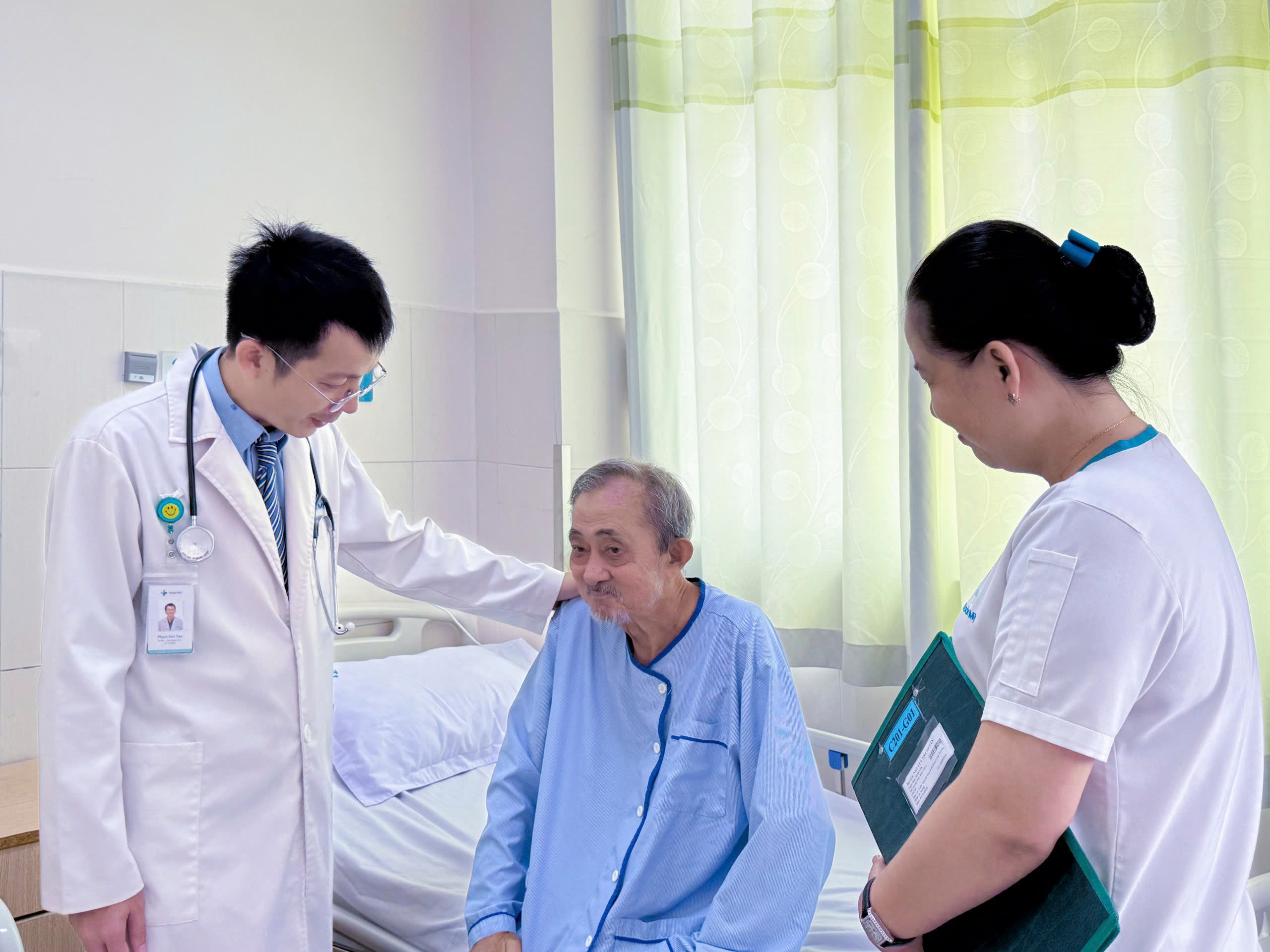Cắt thùy phổi trái xử lý triệt để tình trạng ho ra máu tái phát nhiều lần