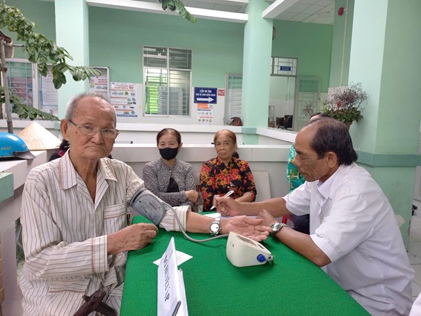 Trạm Y tế xã Vị Thanh 1 tổ chức chương trình tư vấn, khám sàng lọc, chăm sóc sức khỏe cho người dân