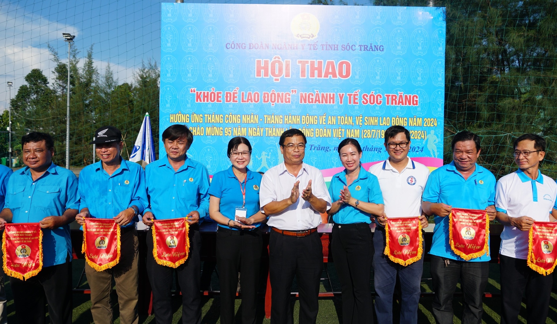 Lực lượng y tế Sóc Trăng Khỏe để lao động