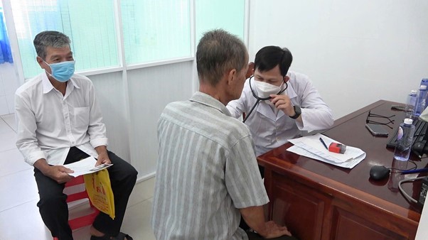 Trung tâm Y tế khu vực Ô Môn phối hợp các phường khám sức khoẻ cho người cao tuổi và triển khai chiến dịch truyền thông, nâng cao chất lượng dân số