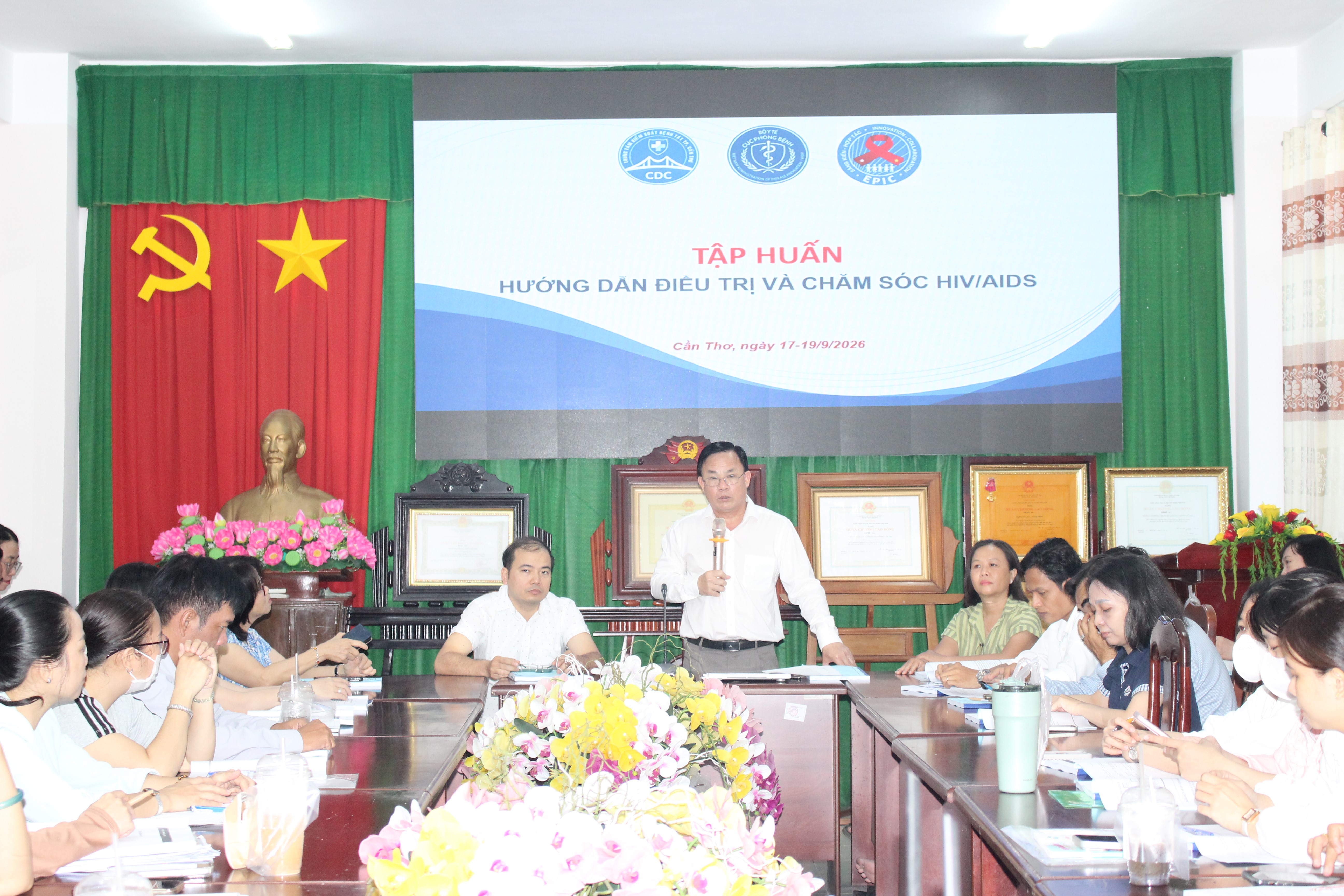 Tập huấn “Hướng dẫn điều trị và chăm sóc HIV/AIDS” cho cán bộ y tế