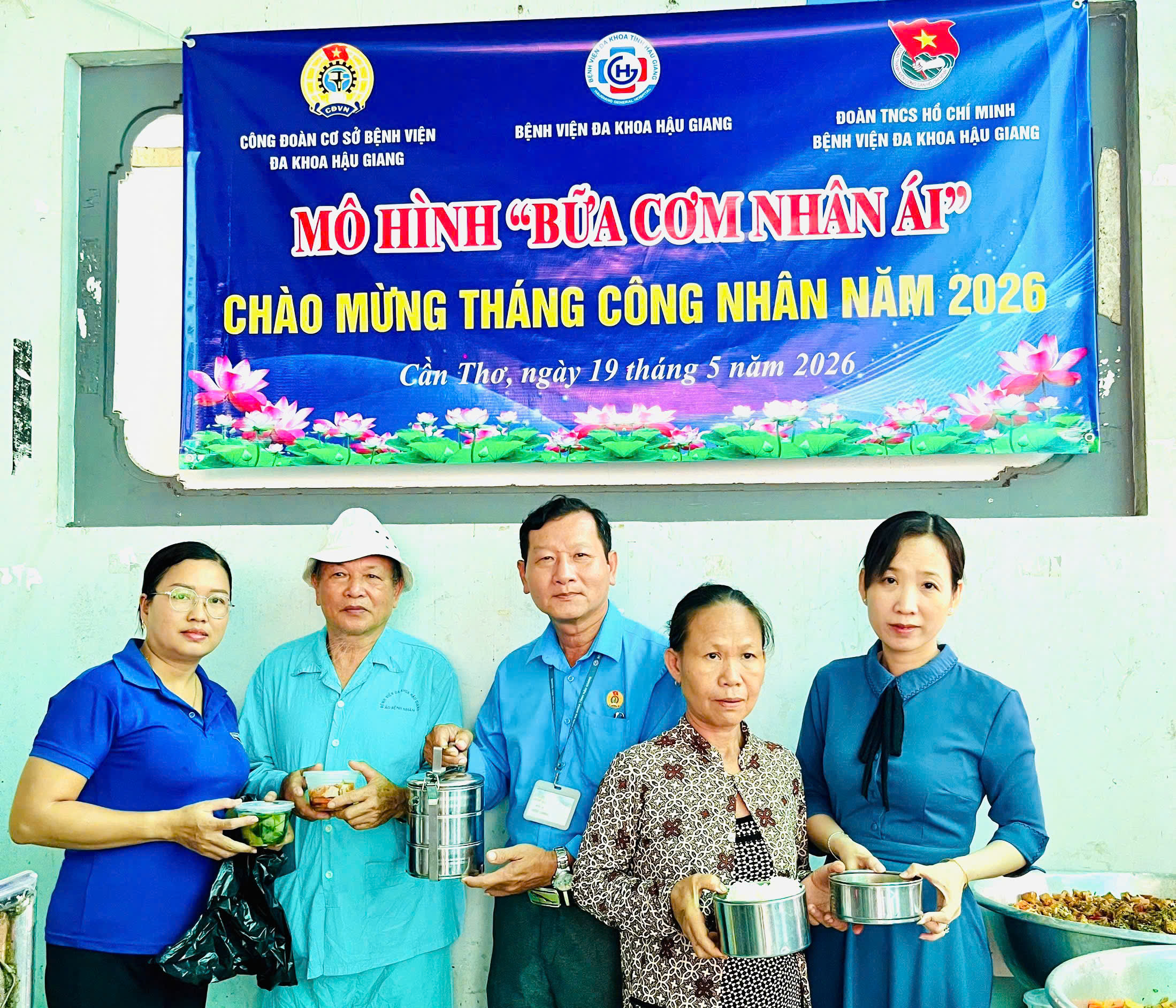 “Bữa cơm nhân ái” - Kết nối yêu thương, sẻ chia khó khăn cùng người bệnh