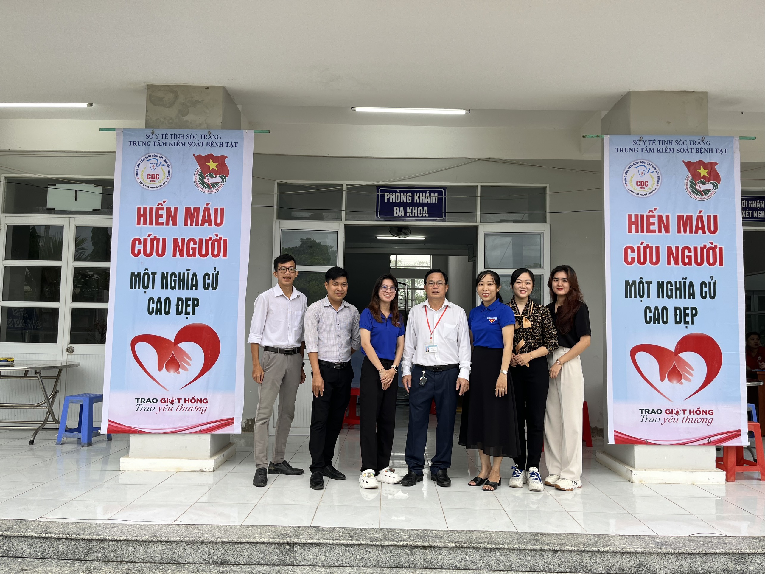 Trao giọt hồng - Trao yêu thương