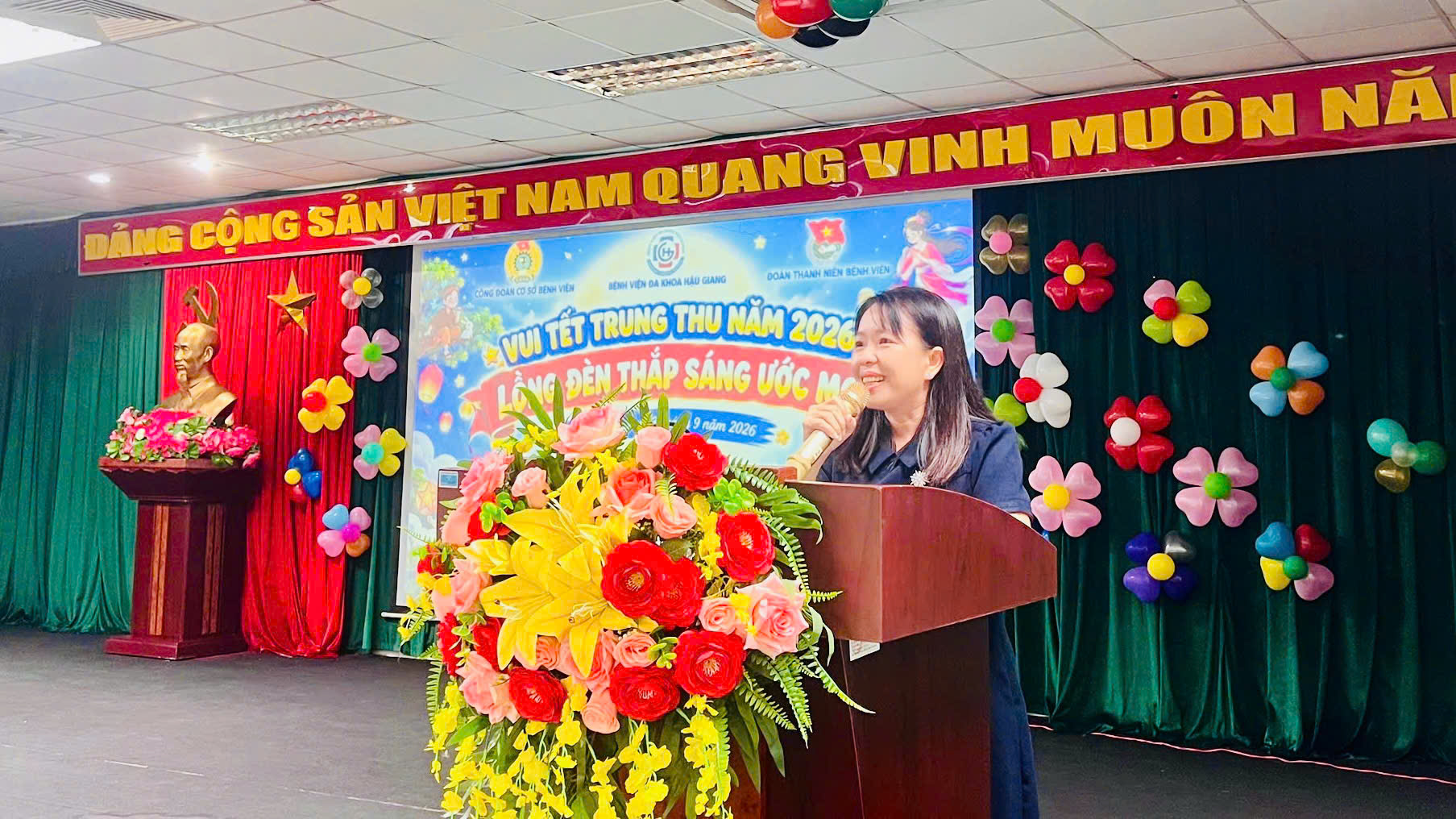 Ấm áp đêm hội “Lồng đèn thắp sáng ước mơ” tại Bệnh viện Đa khoa Hậu Giang