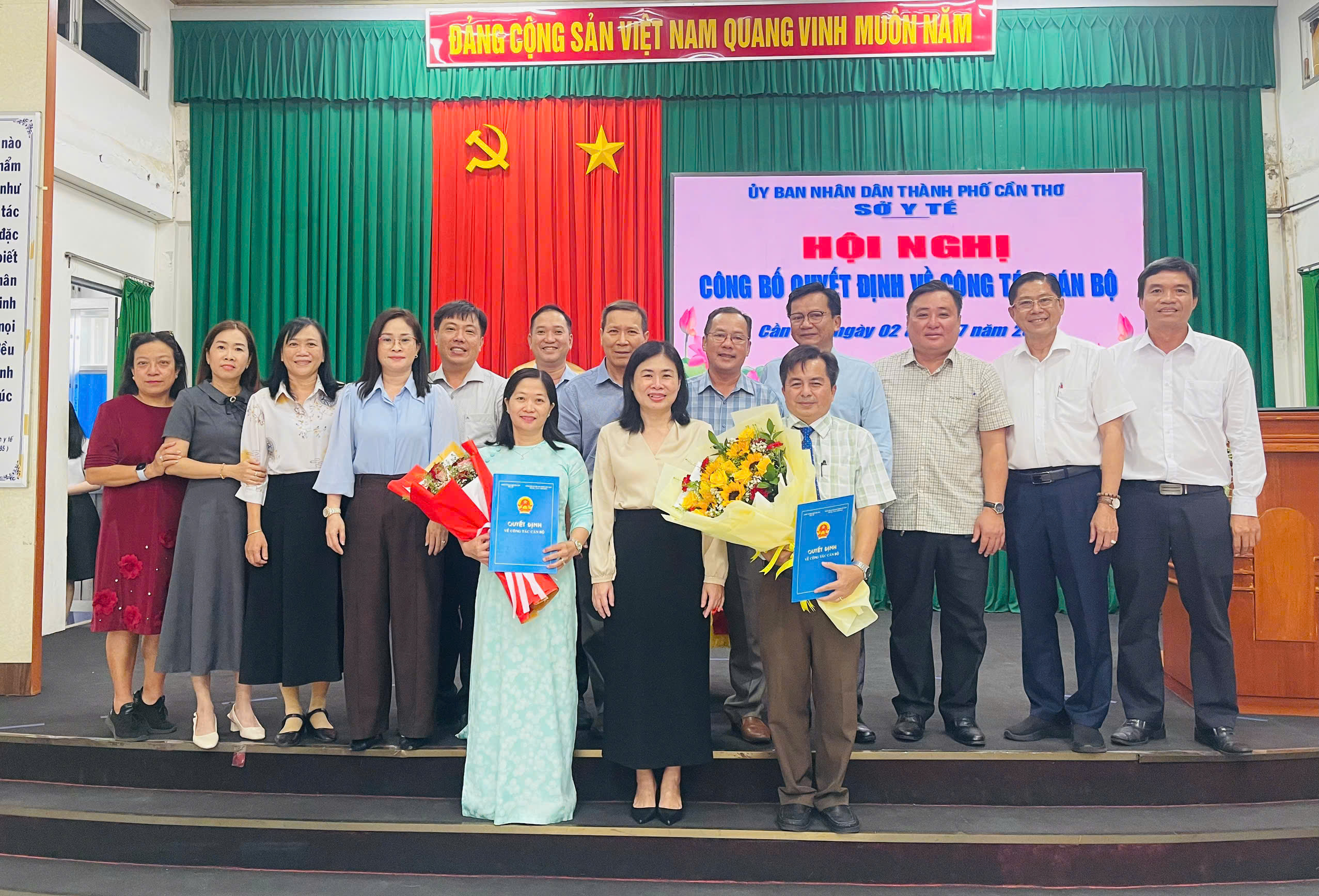 Lễ công bố và trao Quyết định về công tác cán bộ ngành Y tế