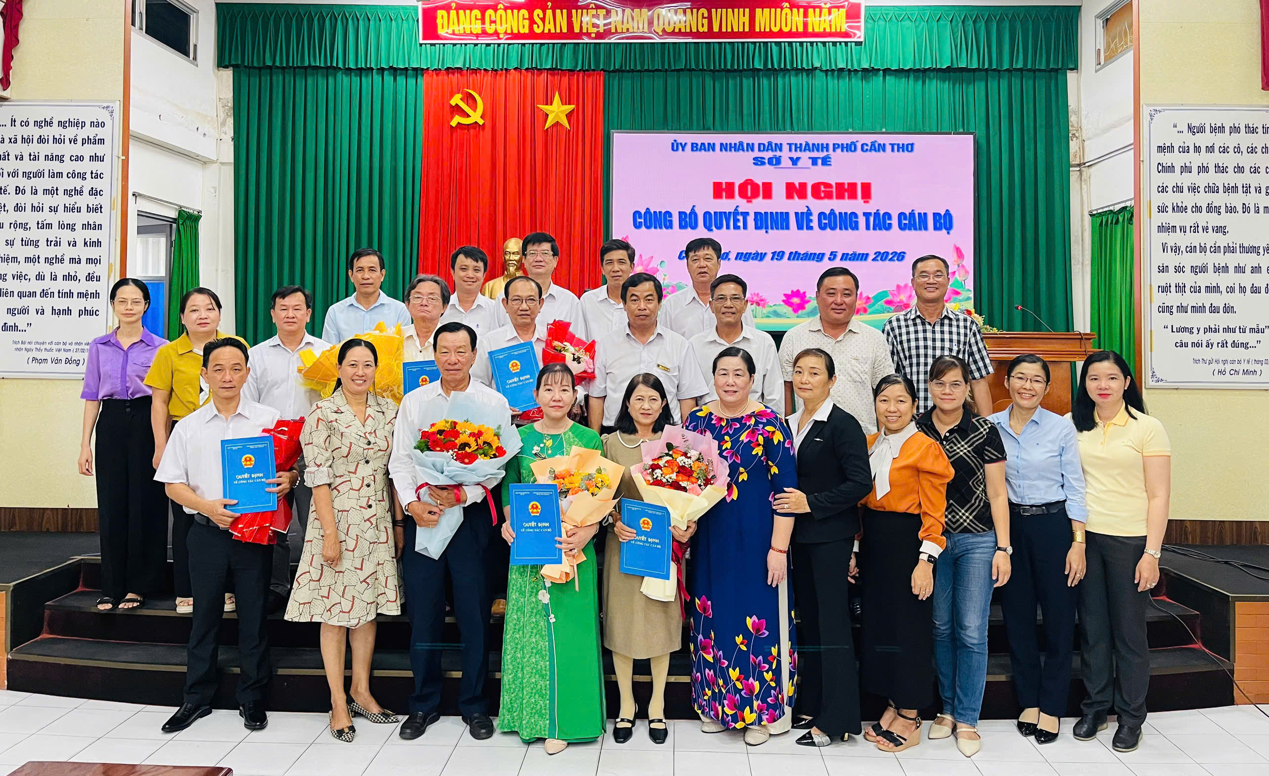 Sở Y tế Cần Thơ công bố và trao Quyết định về công tác cán bộ