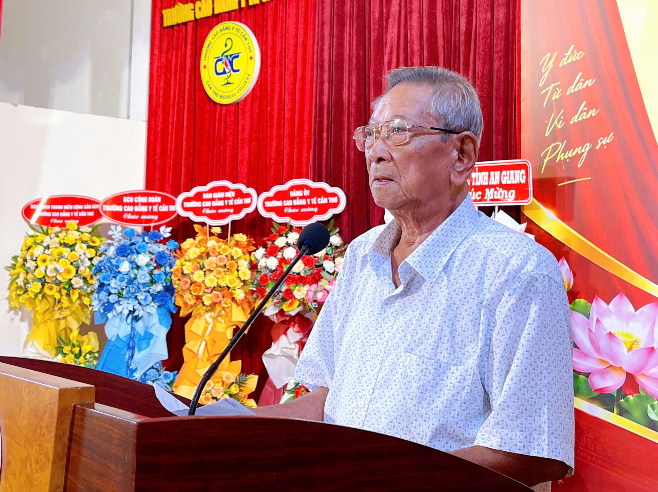 Họp mặt cán bộ nhân viên Ban Dân y khu Tây Nam Bộ