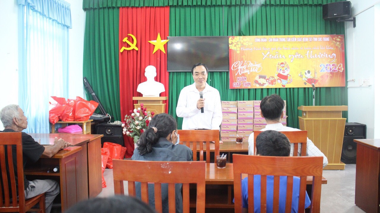 TRAO QUÀ CHO BỆNH NHÂN CÓ HOÀN CẢNH KHÓ KHĂN  NHÂN DỊP TẾT NGUYÊN ĐÁN NĂM 2024