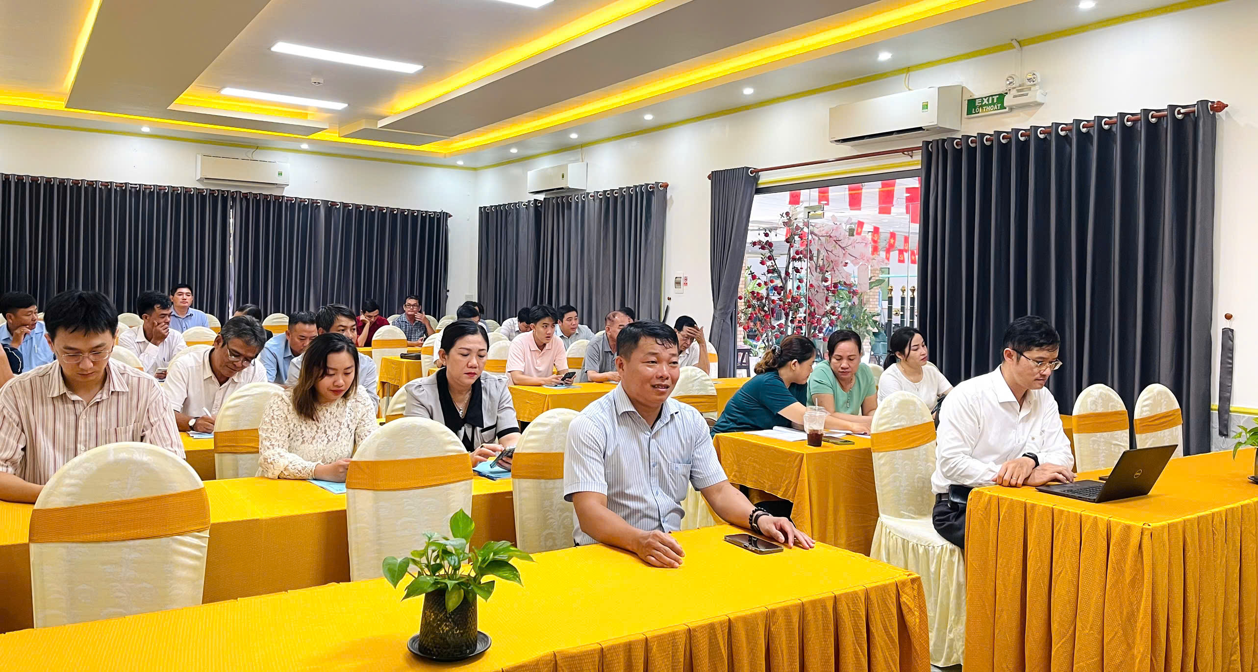 Tập huấn hướng dẫn báo cáo, giám sát, xử lý trường hợp bệnh, ổ bệnh sốt rét giai đoạn sau loại trừ