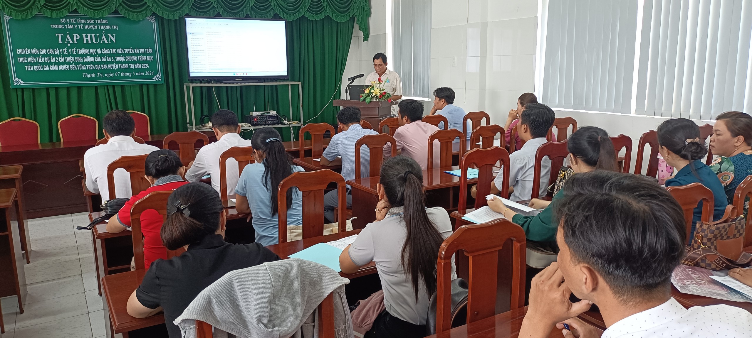 Tập huấn chuyên môn về cải thiện dinh dưỡng cho cán bộ y tế và y tế trường học