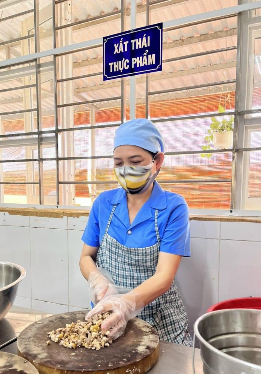 KIỂM TRA AN TOÀN THỰC PHẨM CÁC BẾP ĂN TẬP THỂ, CĂN TIN TẠI CÁC CƠ SỞ GIÁO DỤC